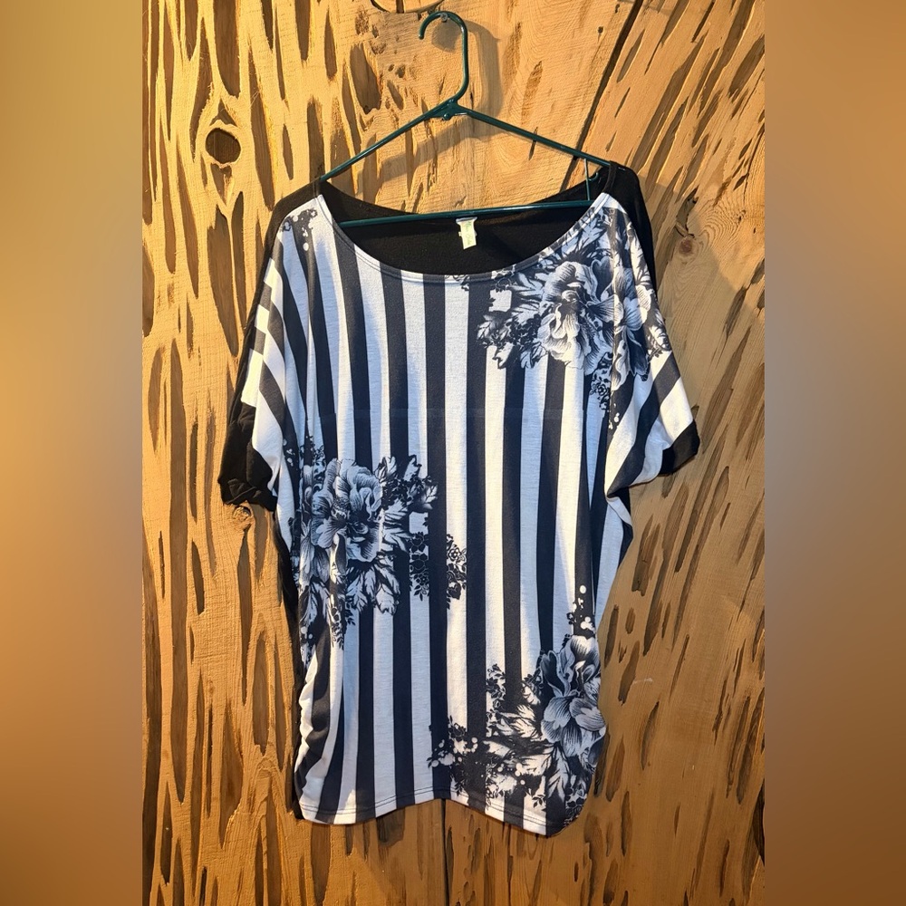 Open Gates Black & White Striped Floral Short Sleeve Top Size L Made In USA